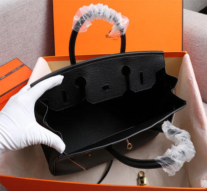Elegant Togo-Textured Leather Handbag – Premium Craftsmanship