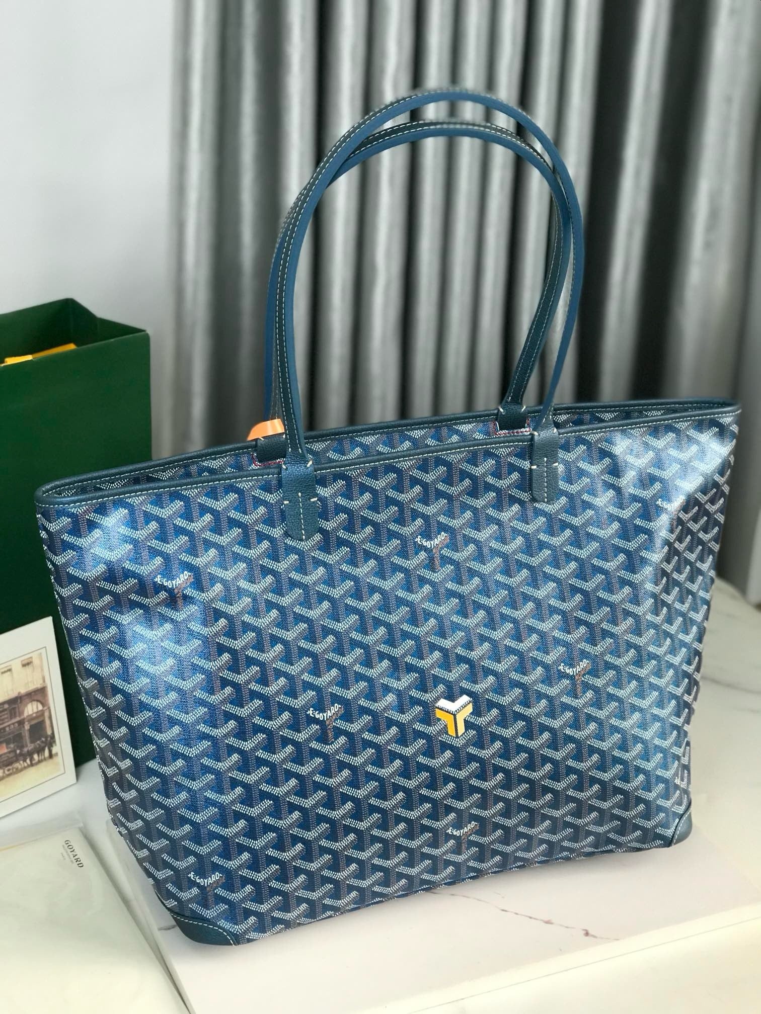 Goy Premium Zipper Tote — MM Size