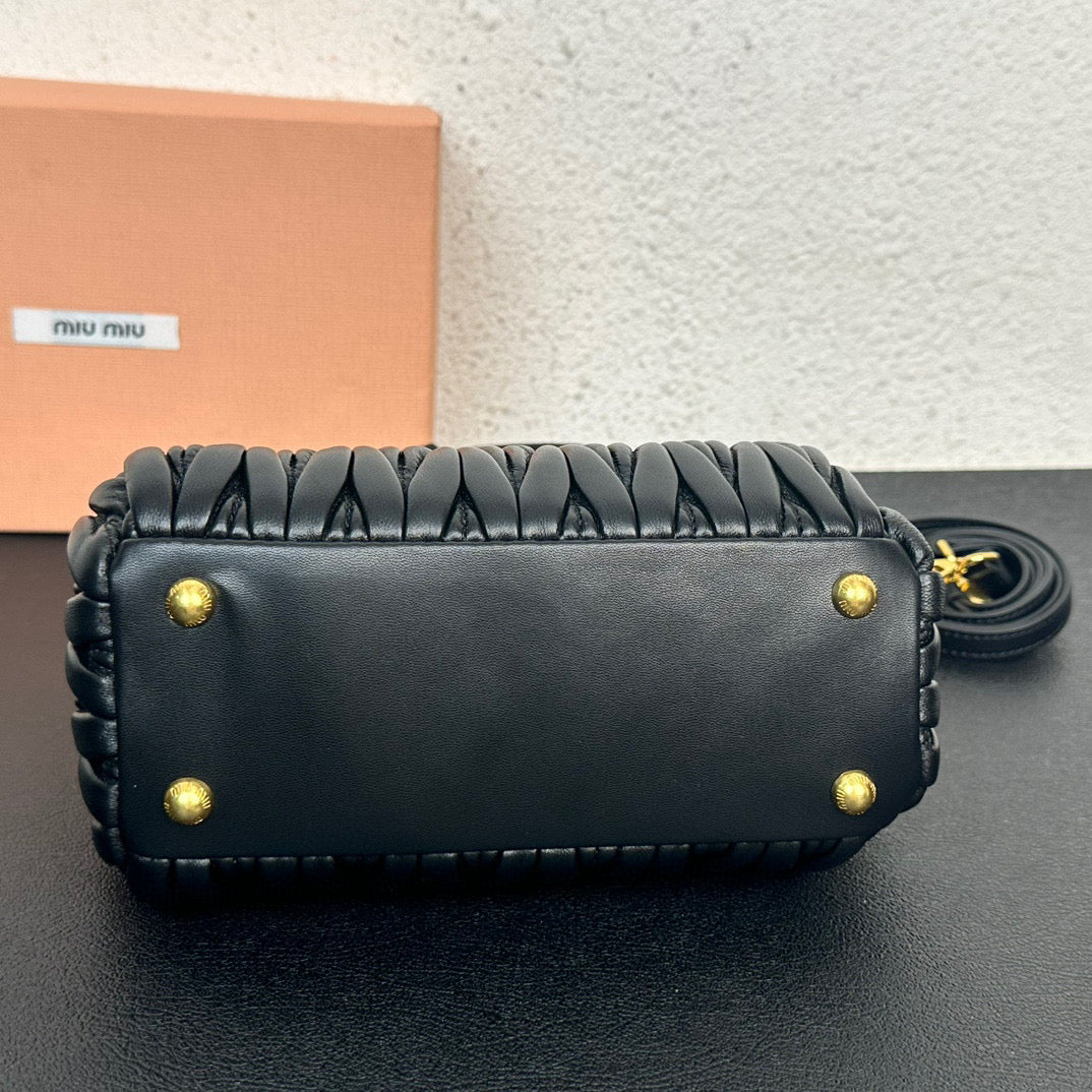 Mi*u*M*iu : Arcadie matelassé nappa leather bag