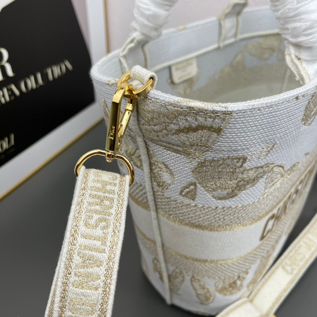 D Book Tote: Vegetable Basket Embroidery