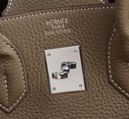 Elegant Togo-Textured Leather Handbag – Premium Craftsmanship