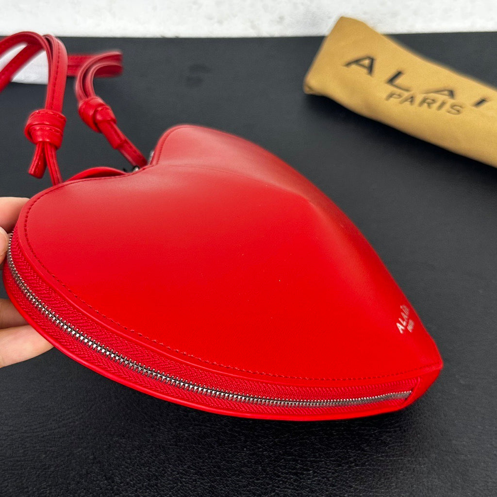 Heart-Shaped Crossbody Bag – Elegant &amp; Practical Statement Piece