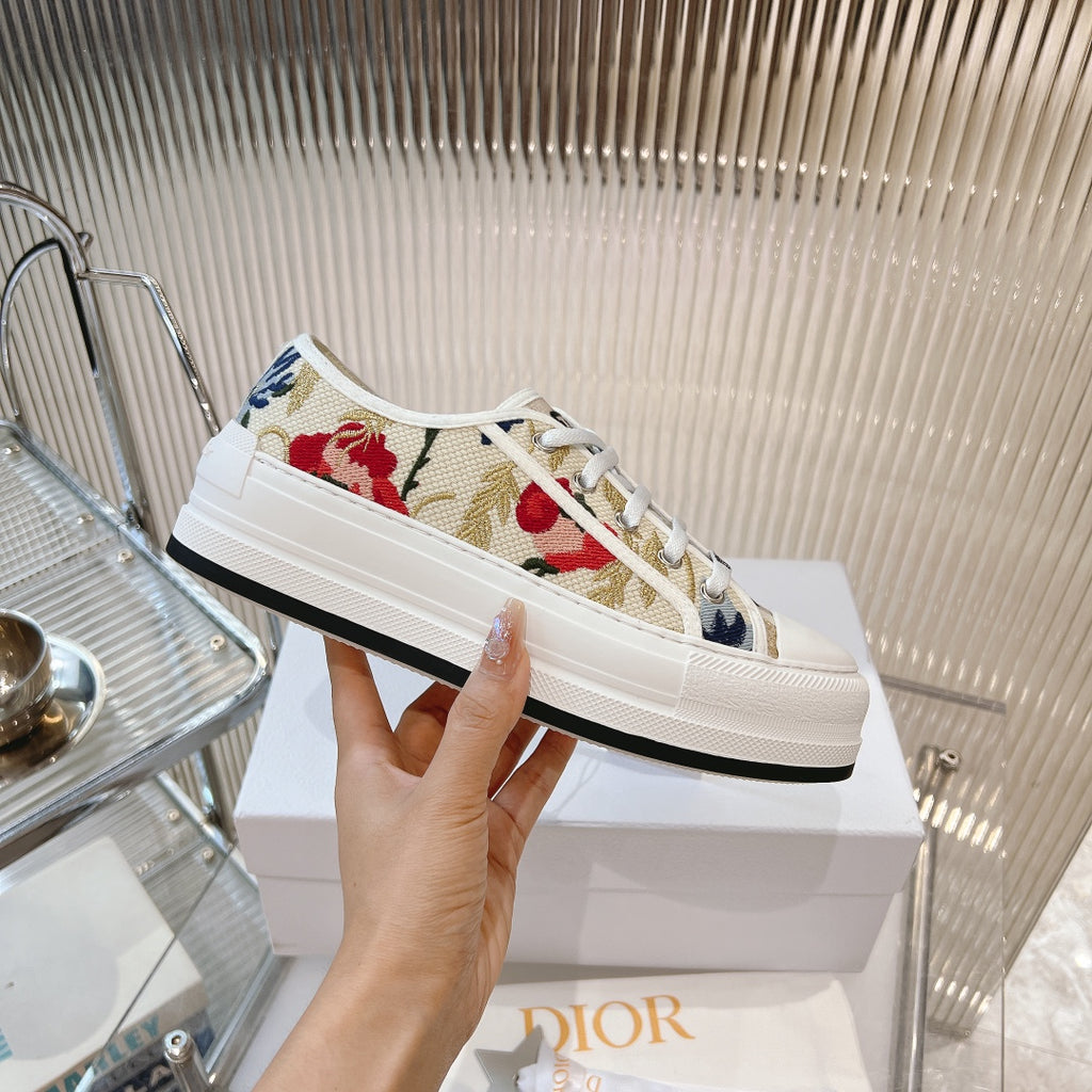 2025 Embroidered Platform Canvas Sneakers