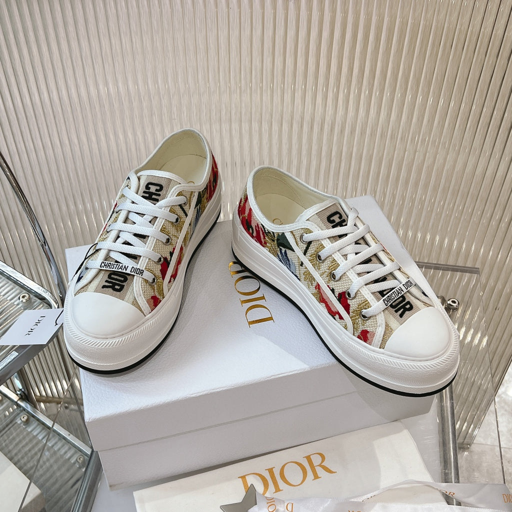 2025 Embroidered Platform Canvas Sneakers