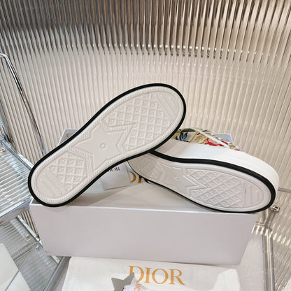 2025 Embroidered Platform Canvas Sneakers