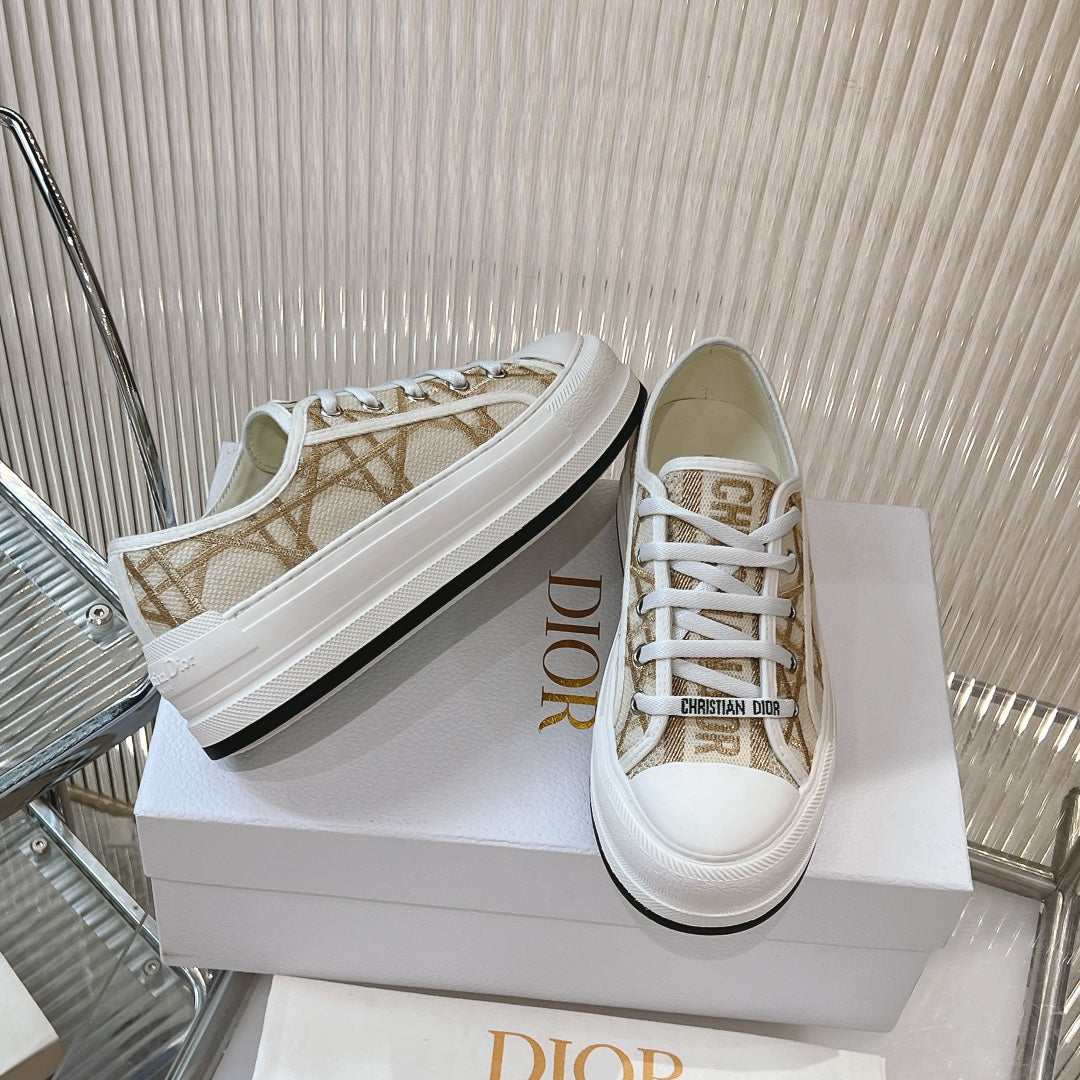 2025 Embroidered Platform Canvas Sneakers