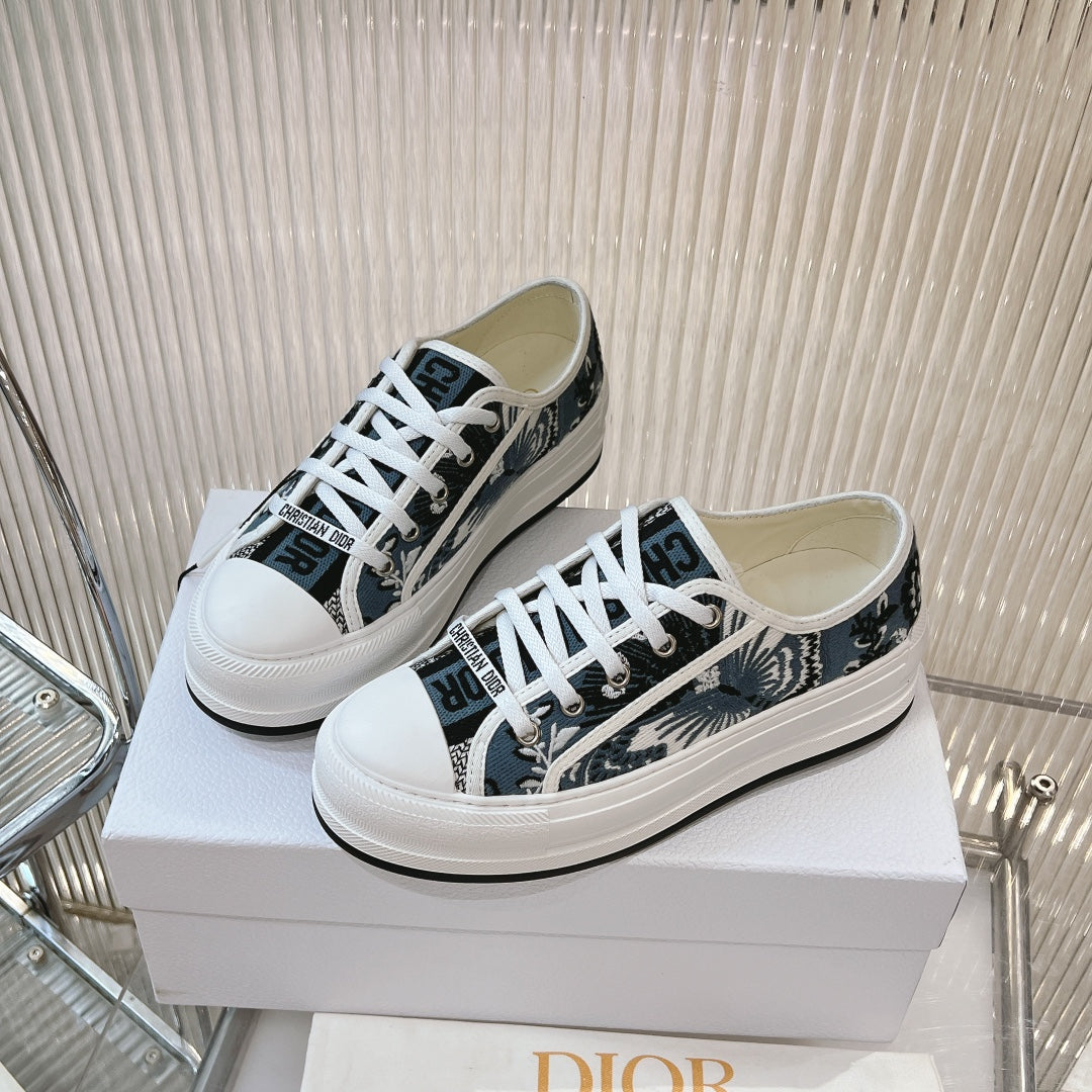 2025 Embroidered Platform Canvas Sneakers