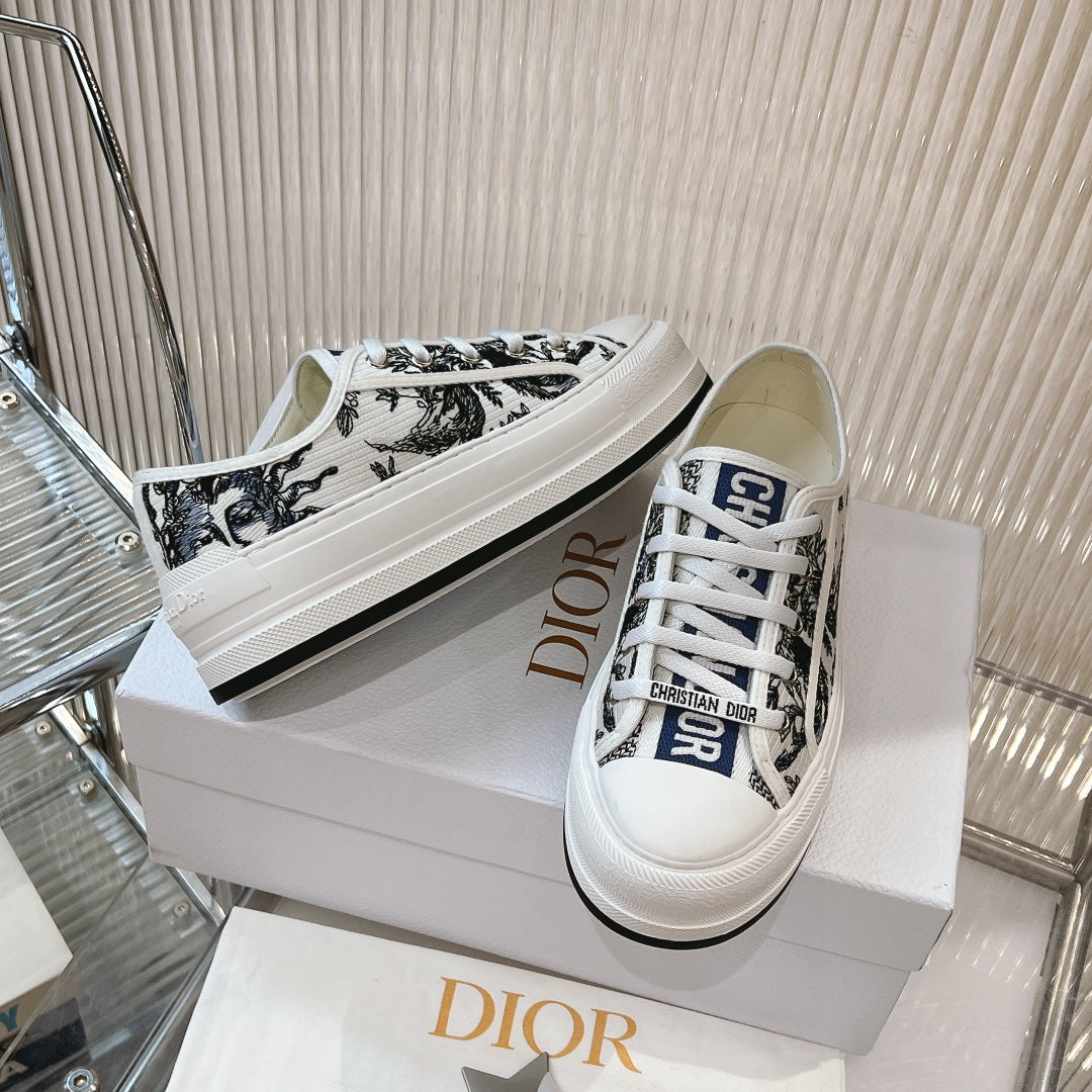 2025 Embroidered Platform Canvas Sneakers