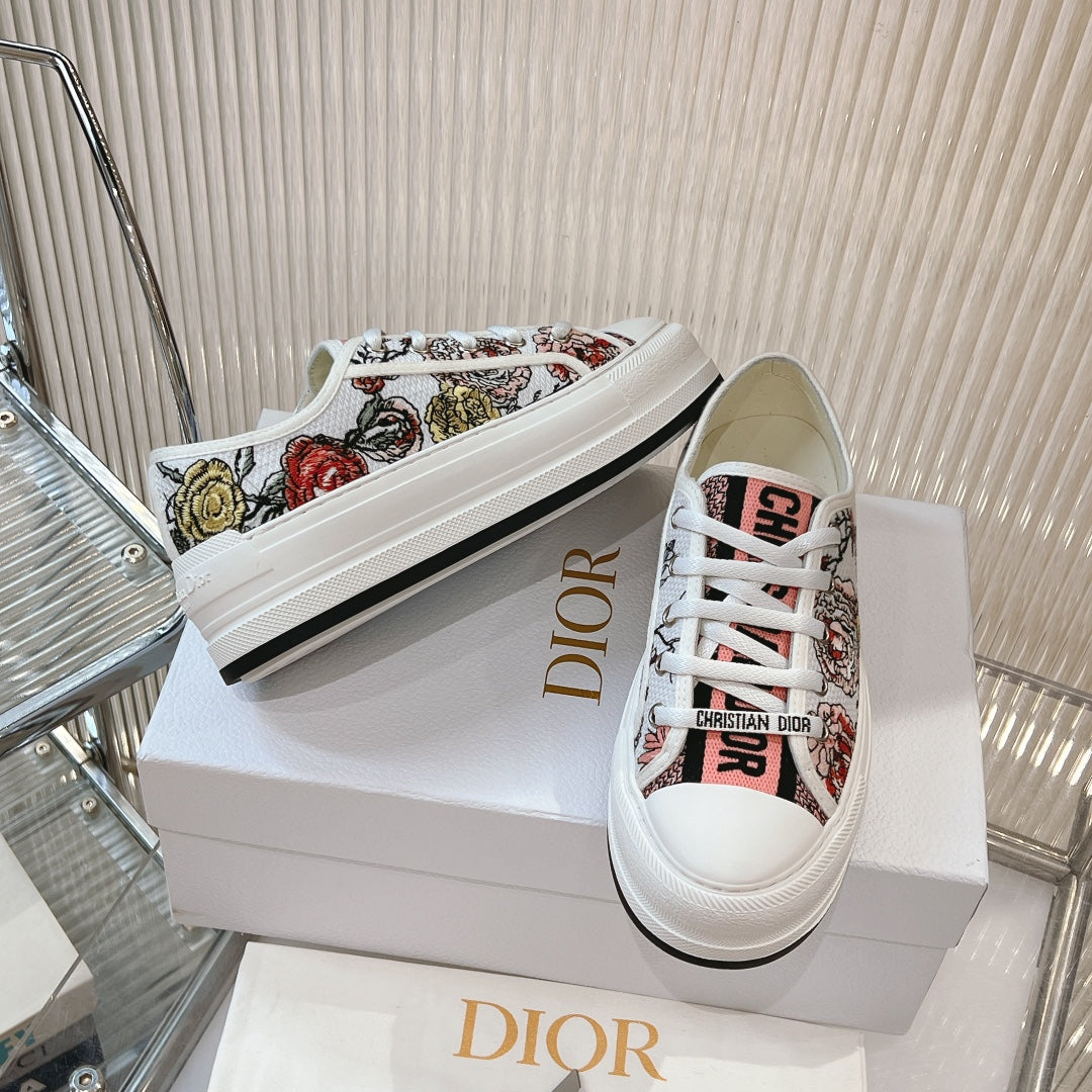 2025 Embroidered Platform Canvas Sneakers