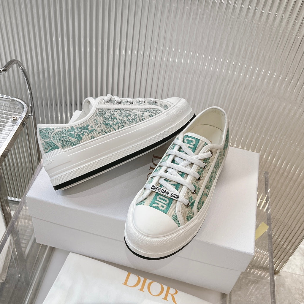2025 Embroidered Platform Canvas Sneakers