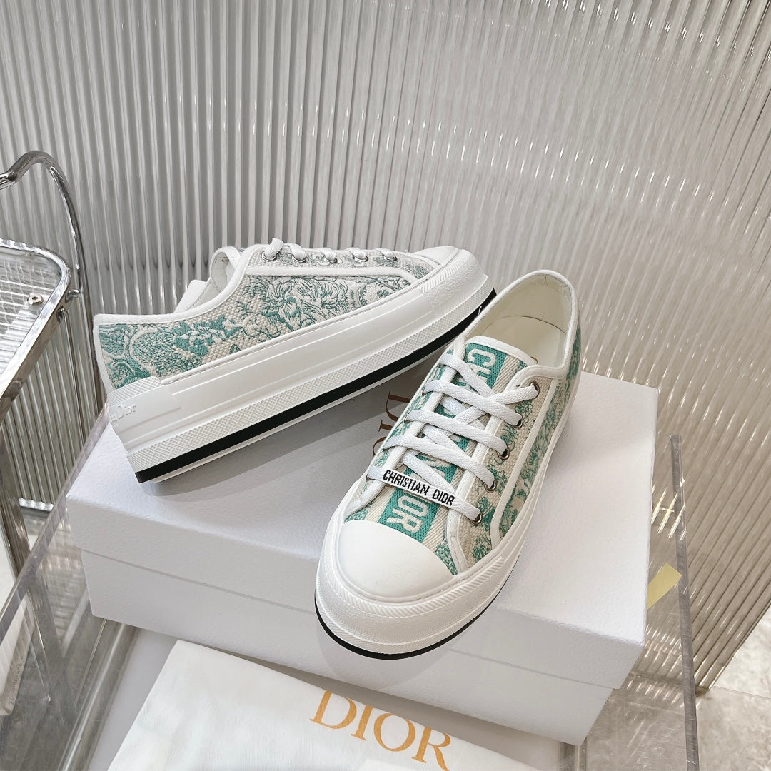 2025 Embroidered Platform Canvas Sneakers