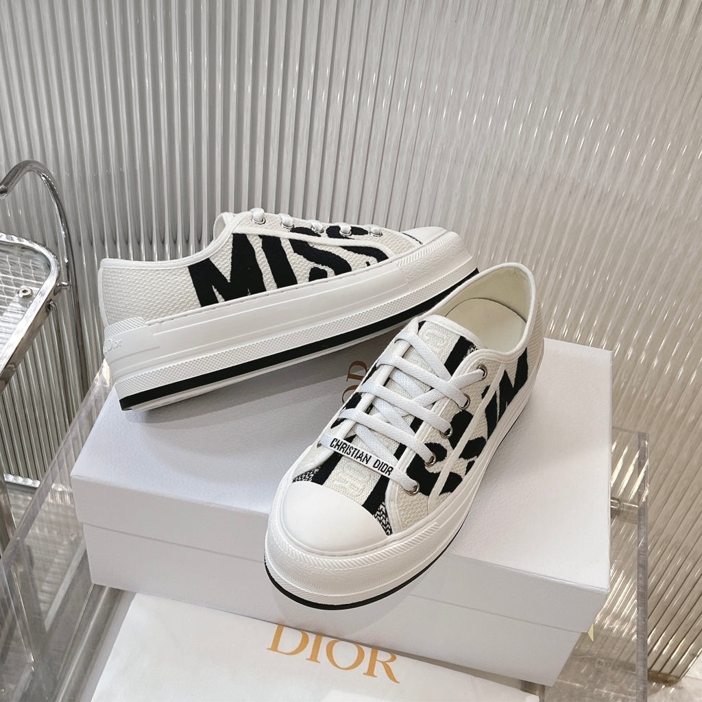 2025 Embroidered Platform Canvas Sneakers