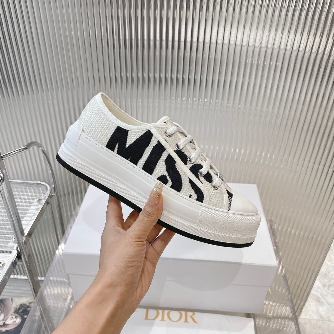 2025 Embroidered Platform Canvas Sneakers
