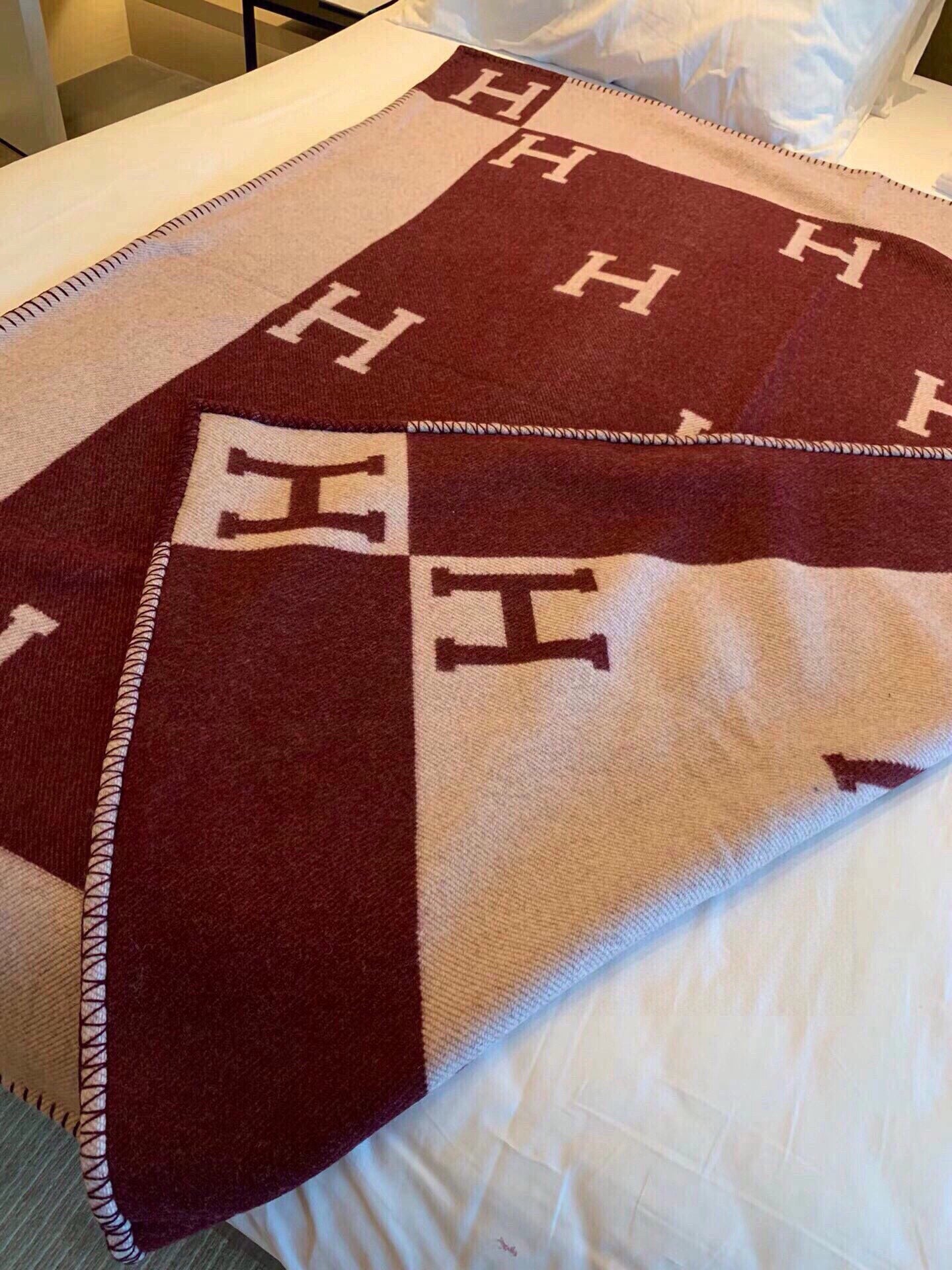 Luxury Premium Cashmere Jacquard Throw Blanket +Pillow