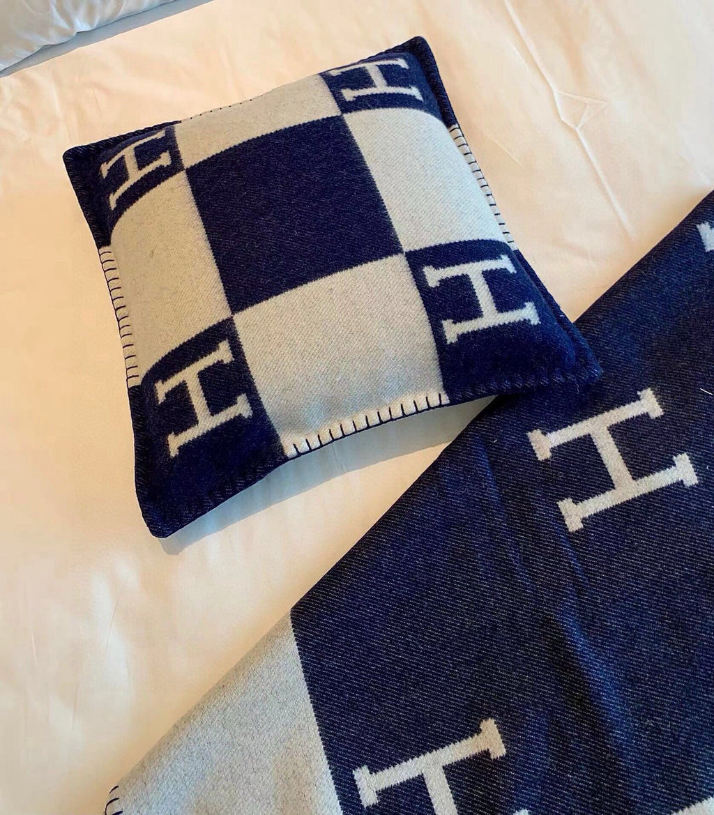Luxury Premium Cashmere Jacquard Throw Blanket +Pillow