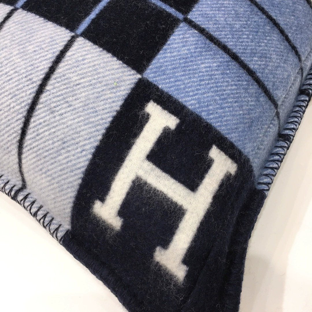 Luxury Premium Cashmere Jacquard Throw Blanket +Pillow