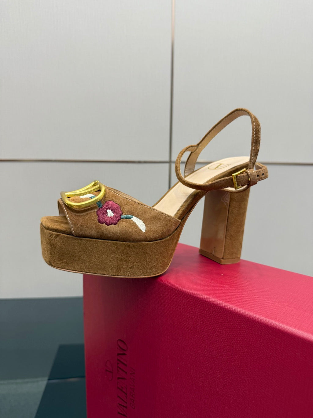 Platform Heel Sandals – Elegant Summer Statement