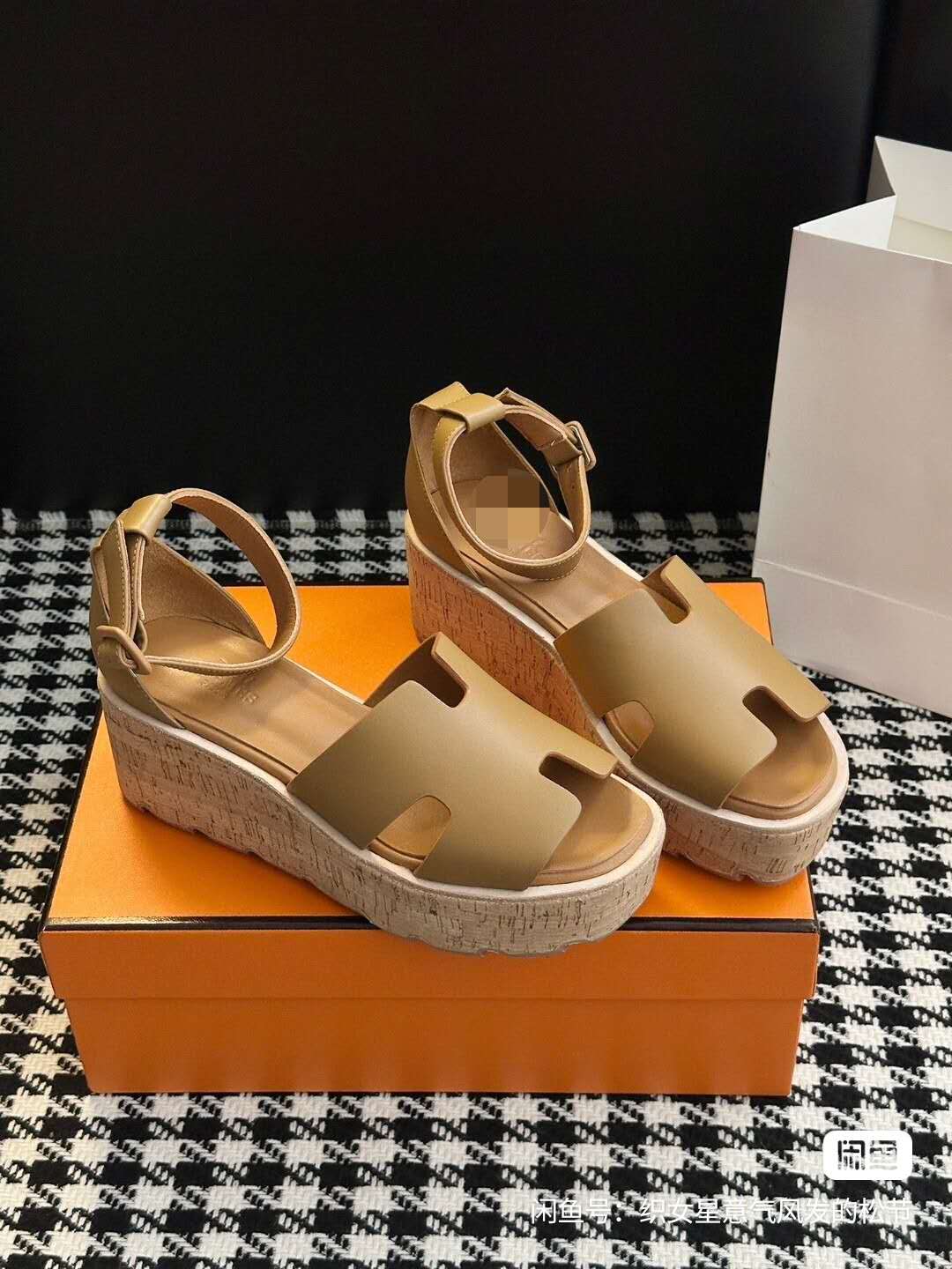 Platform Wedge Sandals – Classic Versatile Design