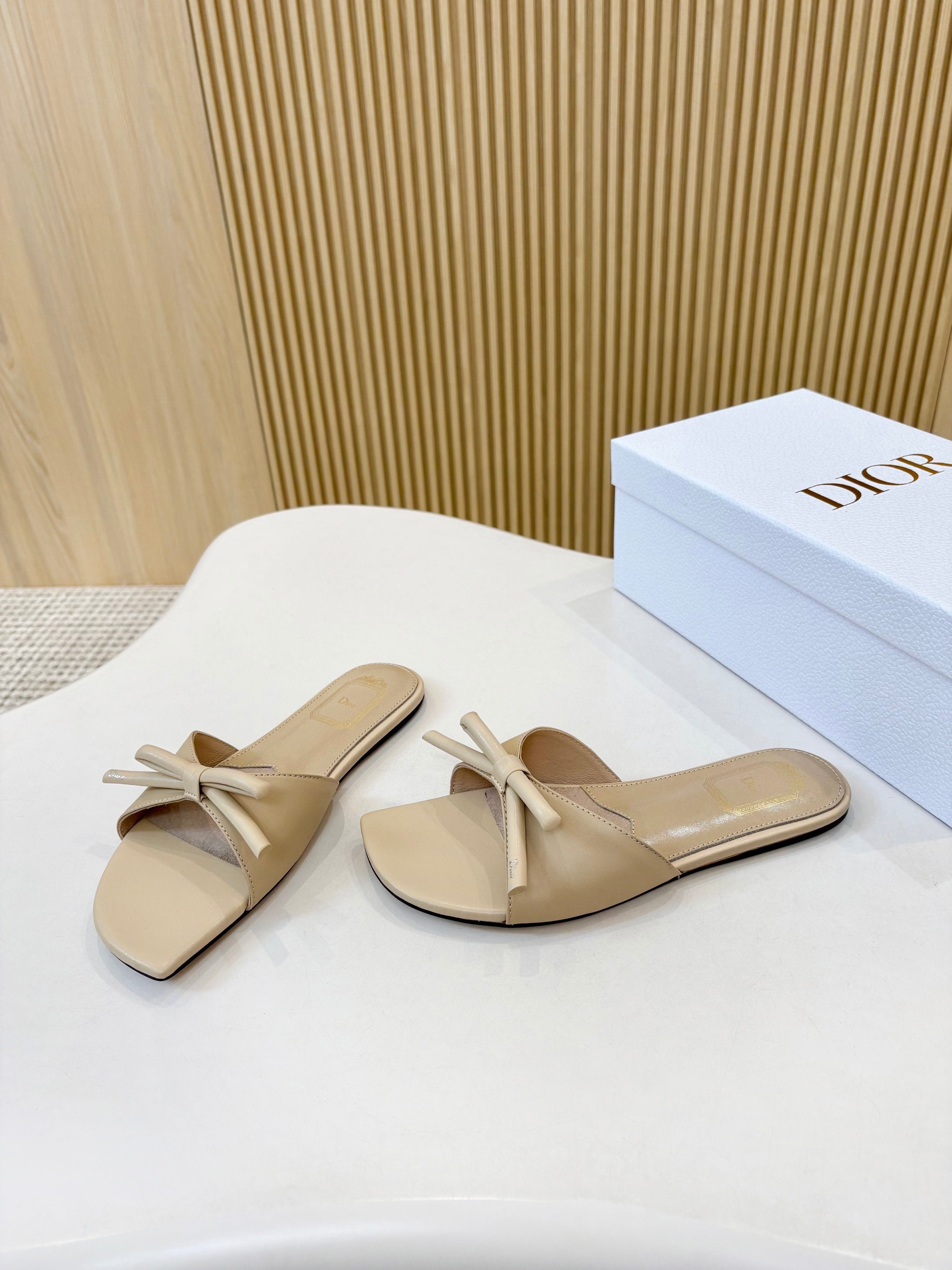 D Bow Flat Slide Sandals 2026