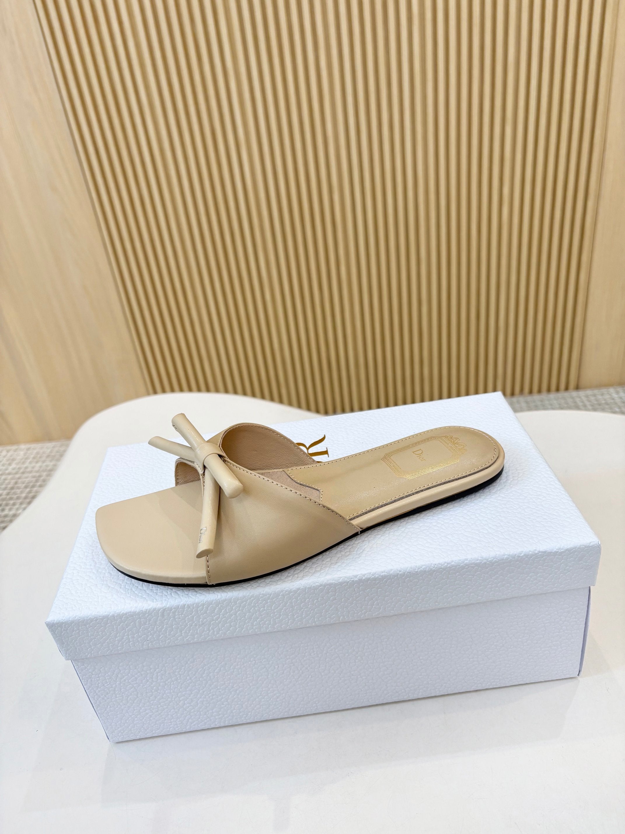 D Bow Flat Slide Sandals 2026