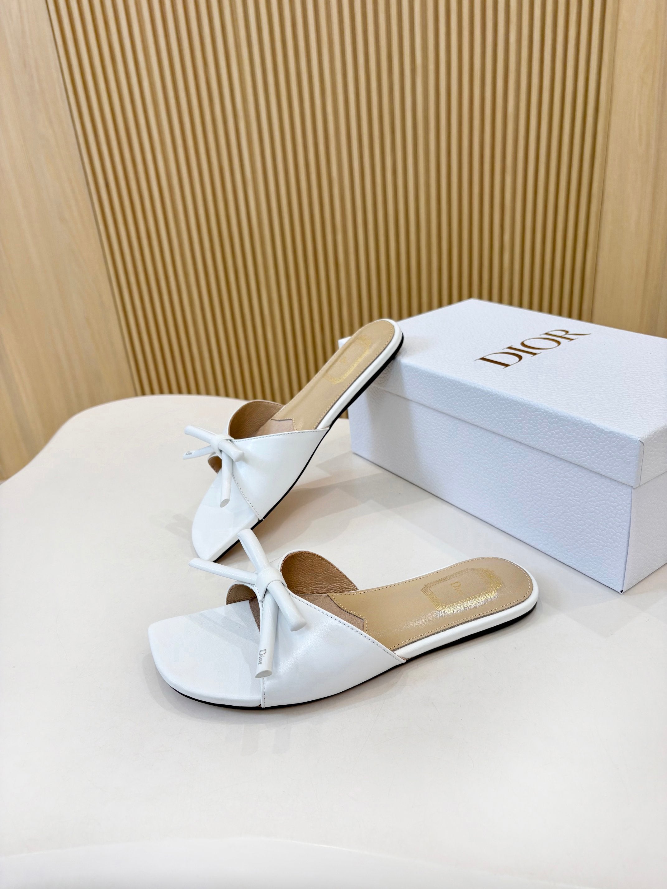 D Bow Flat Slide Sandals 2026