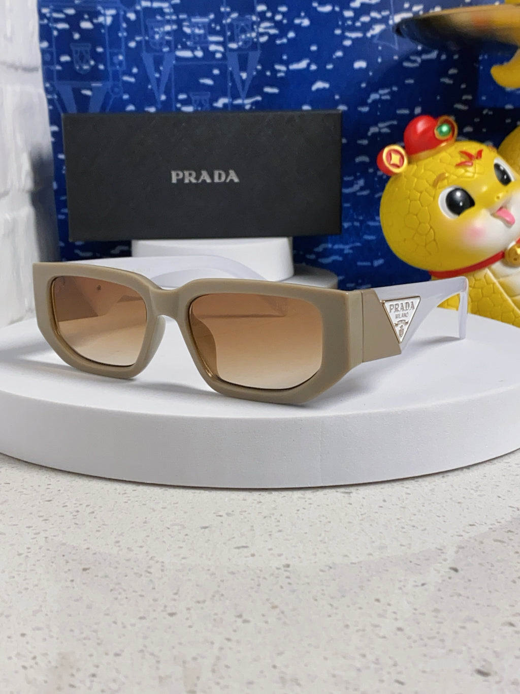 Square Frame Sunglasses — 2025 Collection 🕶️✨