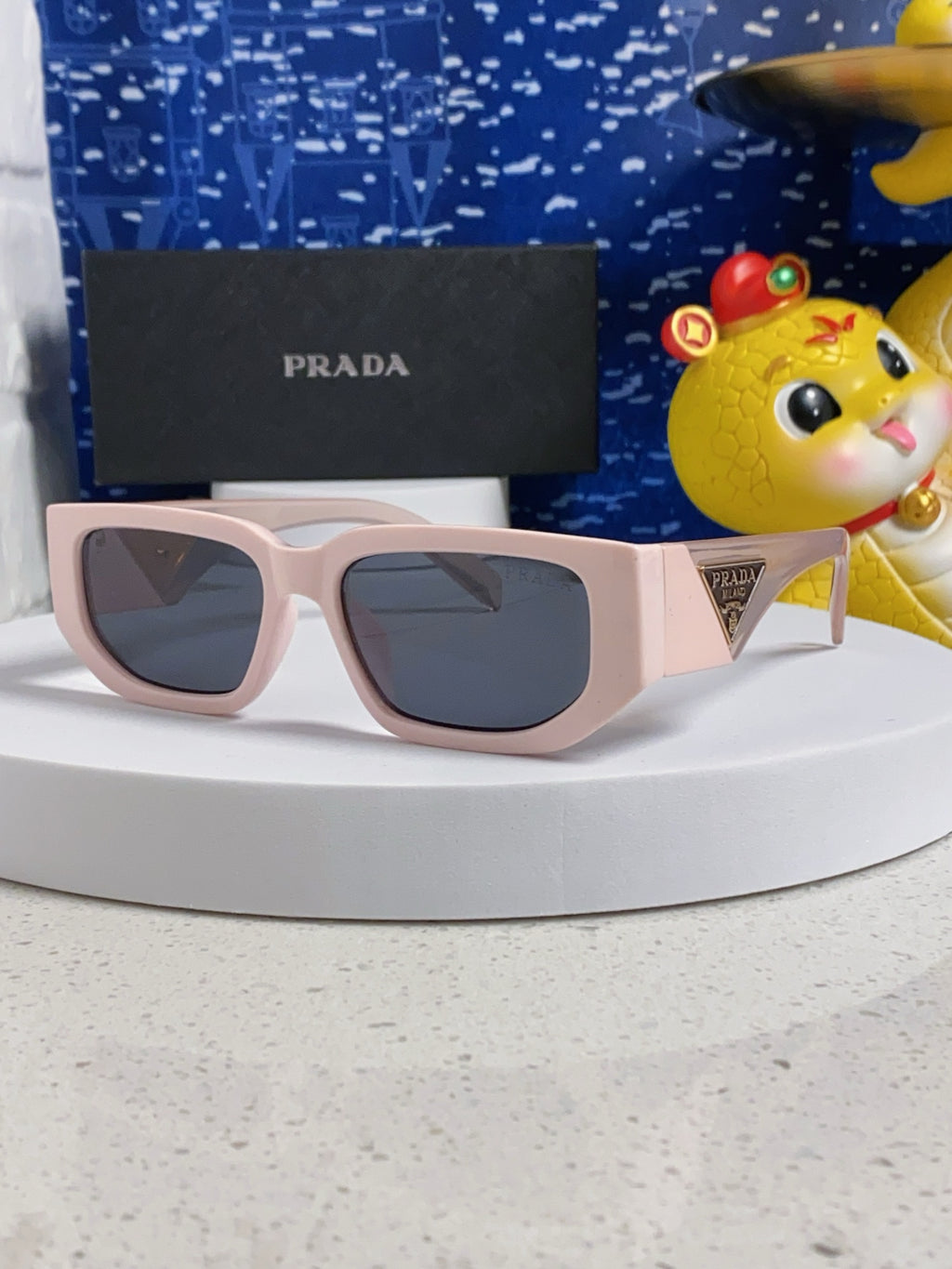 Square Frame Sunglasses — 2025 Collection 🕶️✨