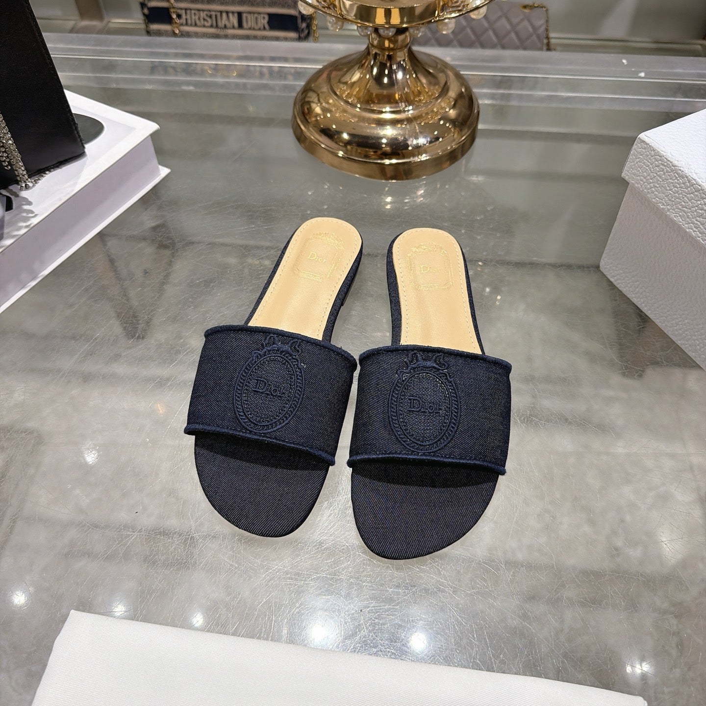 Logo Embroidered Block Heel Mule — 2026 Spring/Summer 👡✨