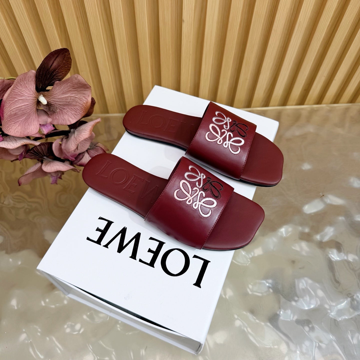 Pearl Buckle Embroidered Kitten Heel Mule — 2026 Spring/Summer 👡✨