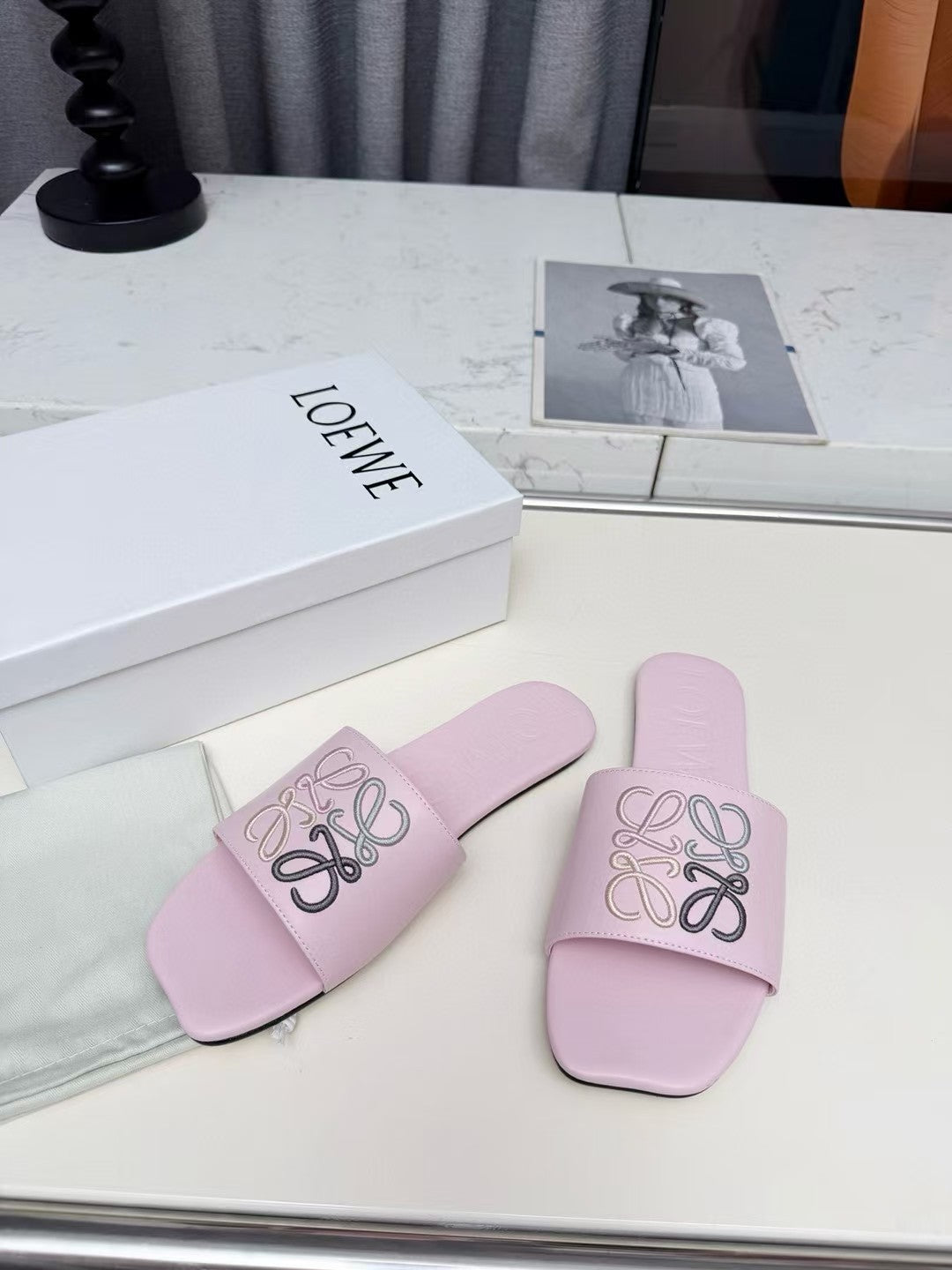 Pearl Buckle Embroidered Kitten Heel Mule — 2026 Spring/Summer 👡✨