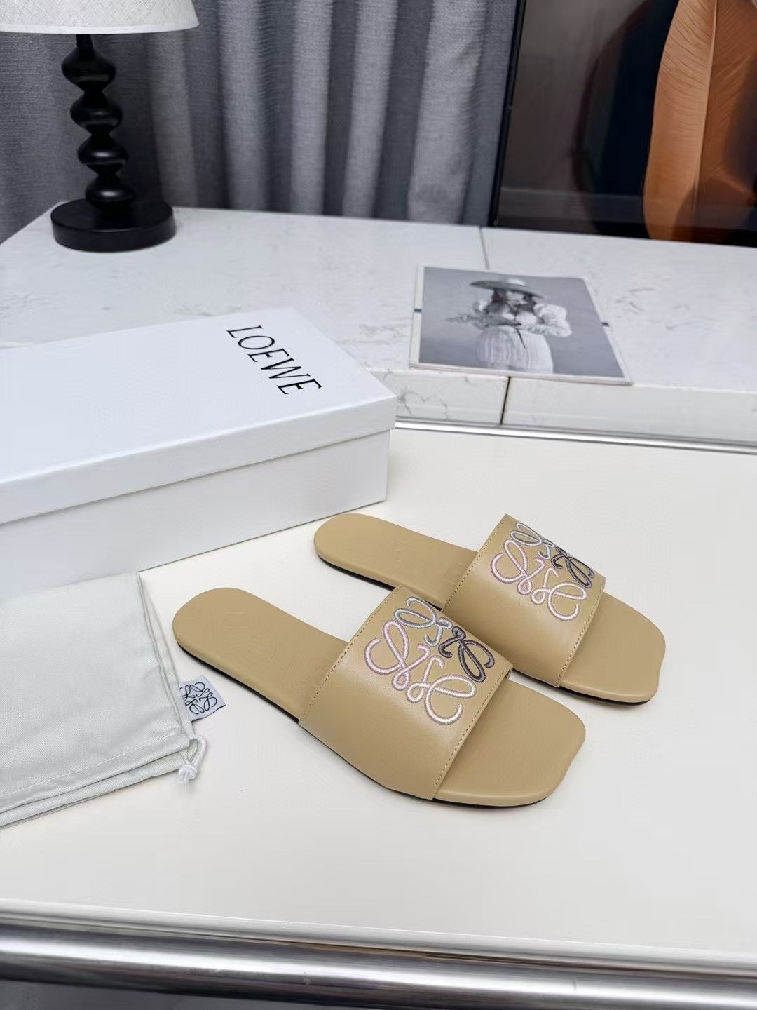 Pearl Buckle Embroidered Kitten Heel Mule — 2026 Spring/Summer 👡✨