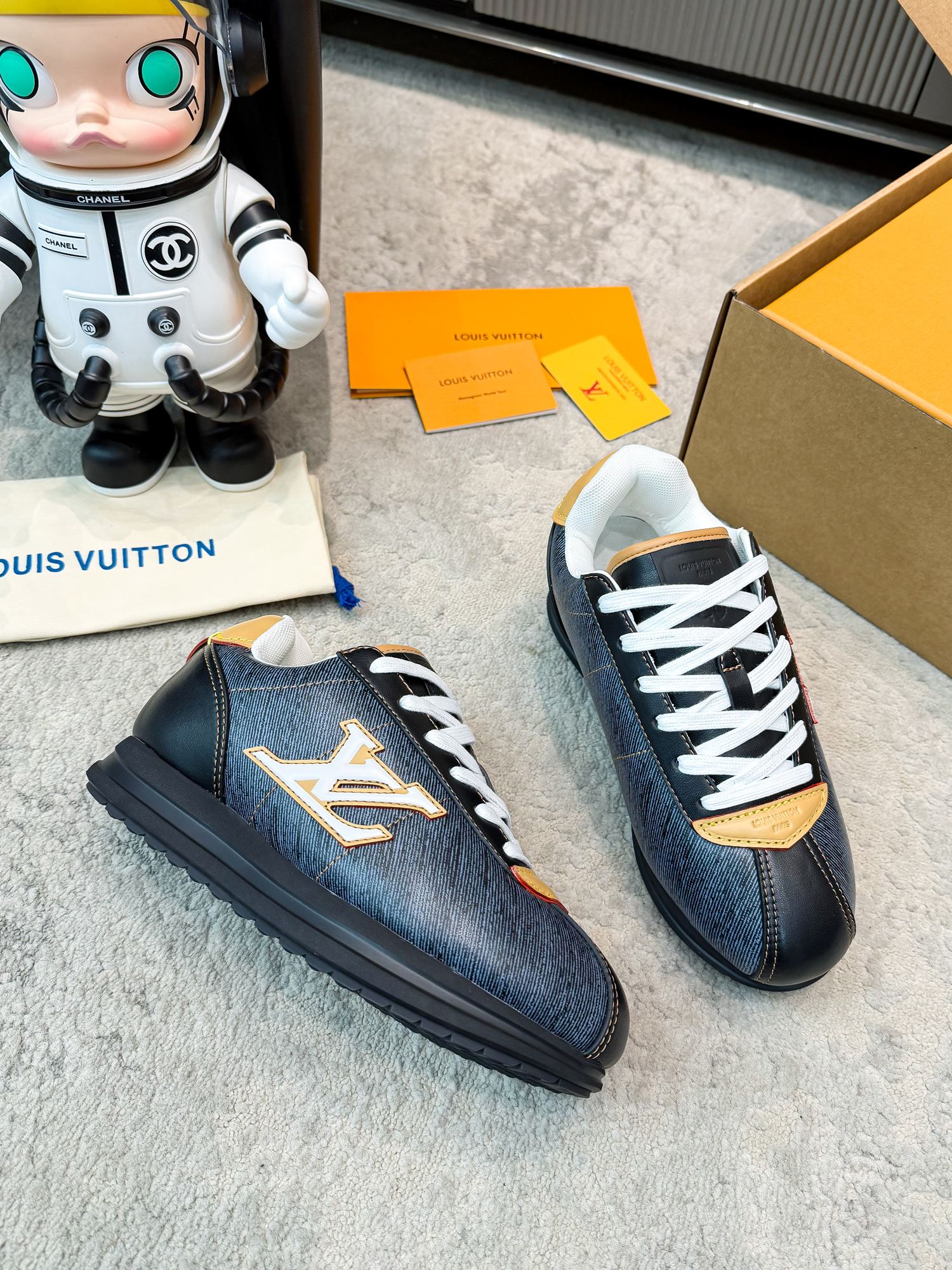 Thick Sole Logo Sneakers | Unisex Couple Style | Calfskin Leather