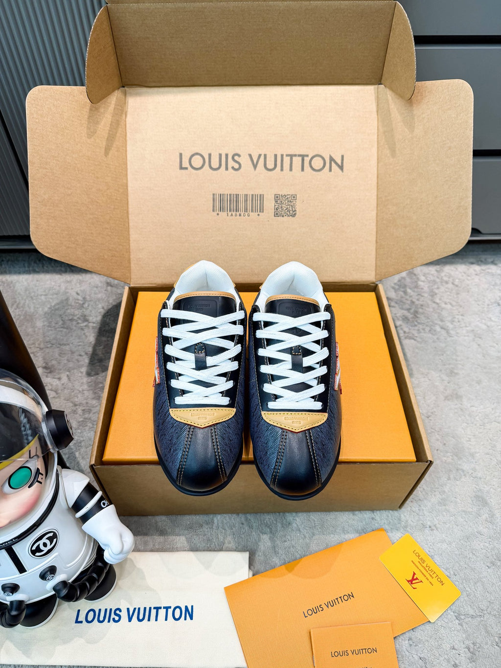 Thick Sole Logo Sneakers | Unisex Couple Style | Calfskin Leather