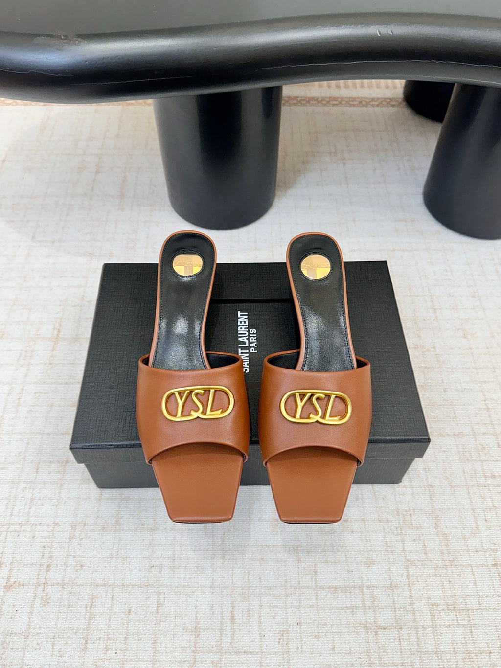 Y Pointed-Toe Heeled Mule