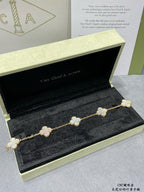 Four-Leaf Clover Stone Bracelet | Premium Quality|