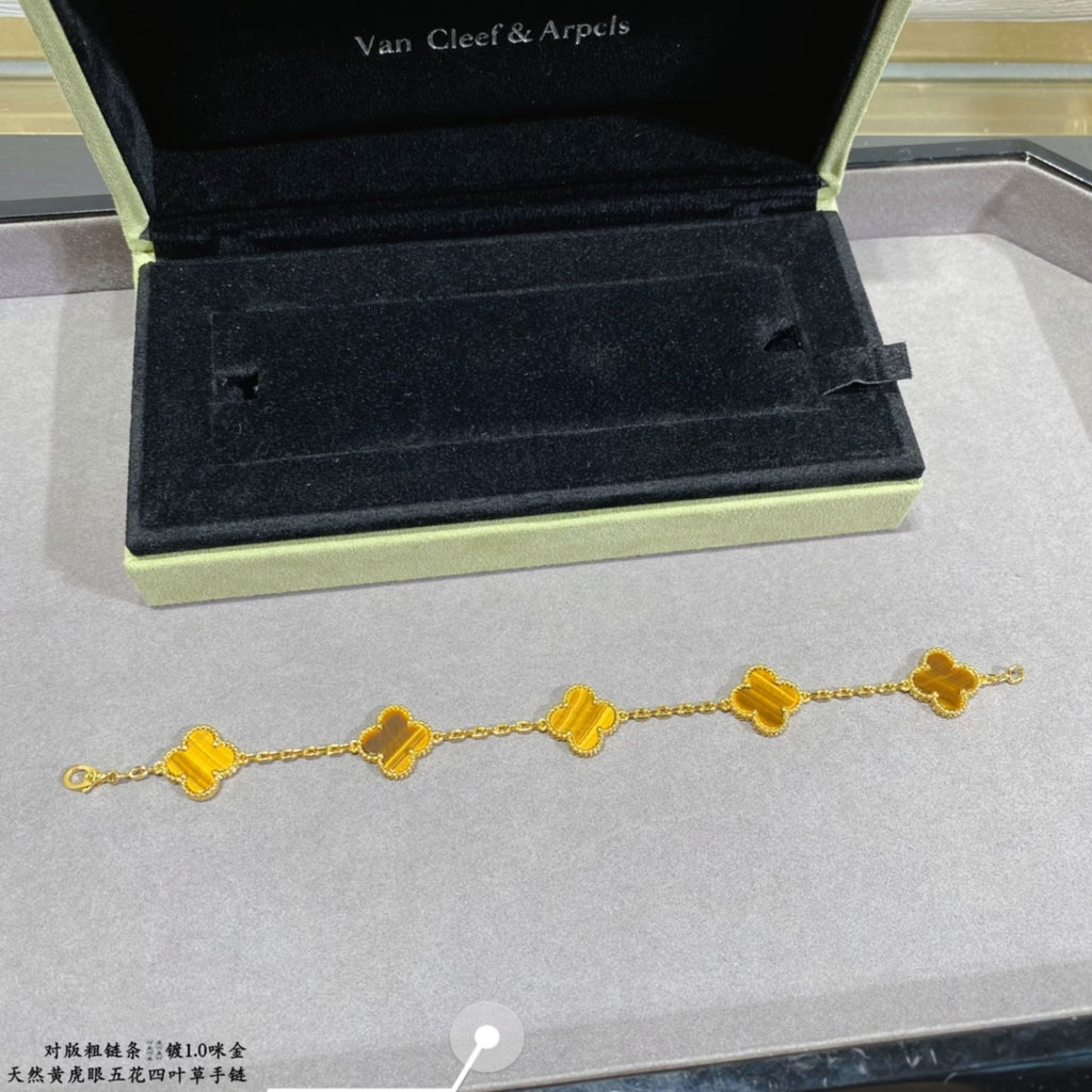 Four-Leaf Clover Stone Bracelet | Premium Quality|