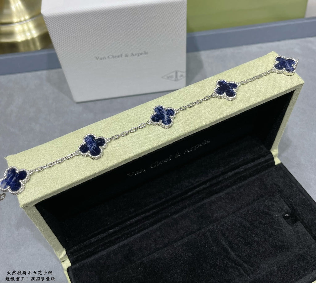Four-Leaf Clover Stone Bracelet | Premium Quality|