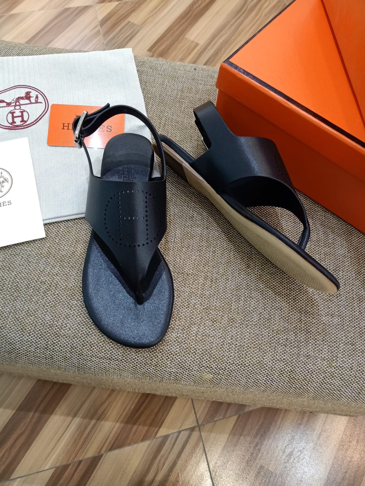 HE*R*ME*S Top Version Thong Flip-Flops: Effortless Style and Comfort