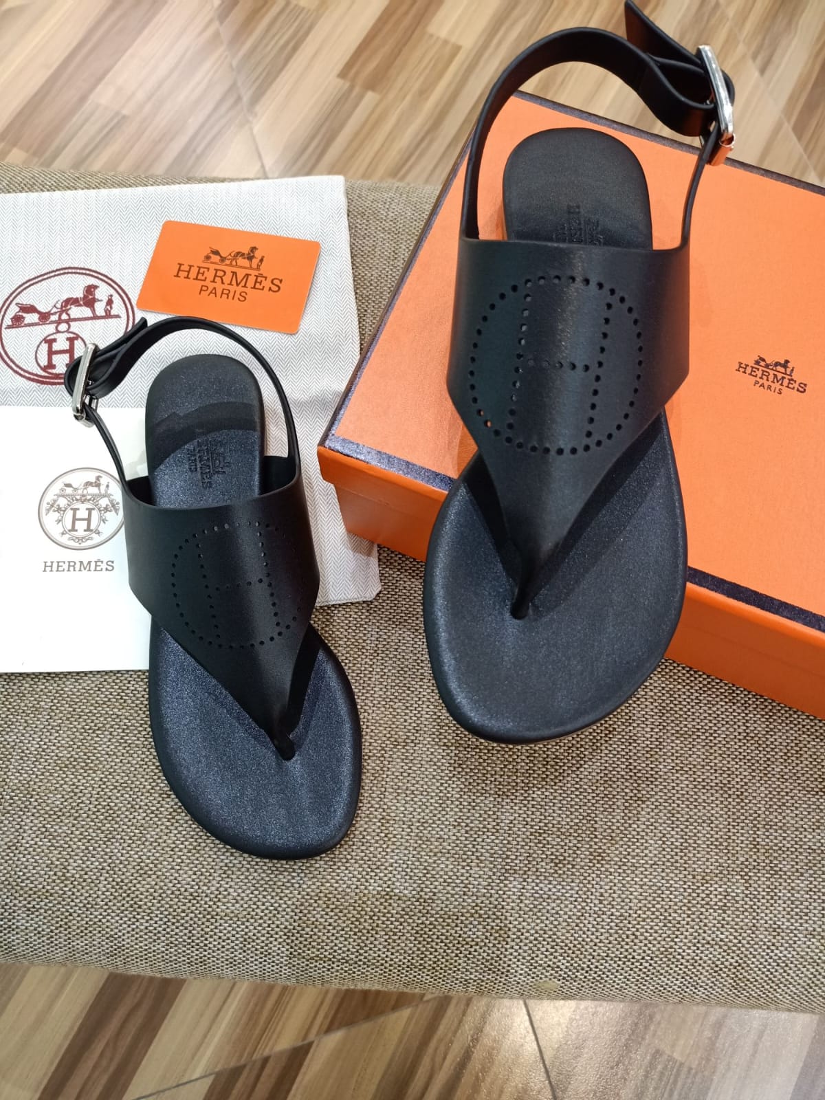 HE*R*ME*S Top Version Thong Flip-Flops: Effortless Style and Comfort