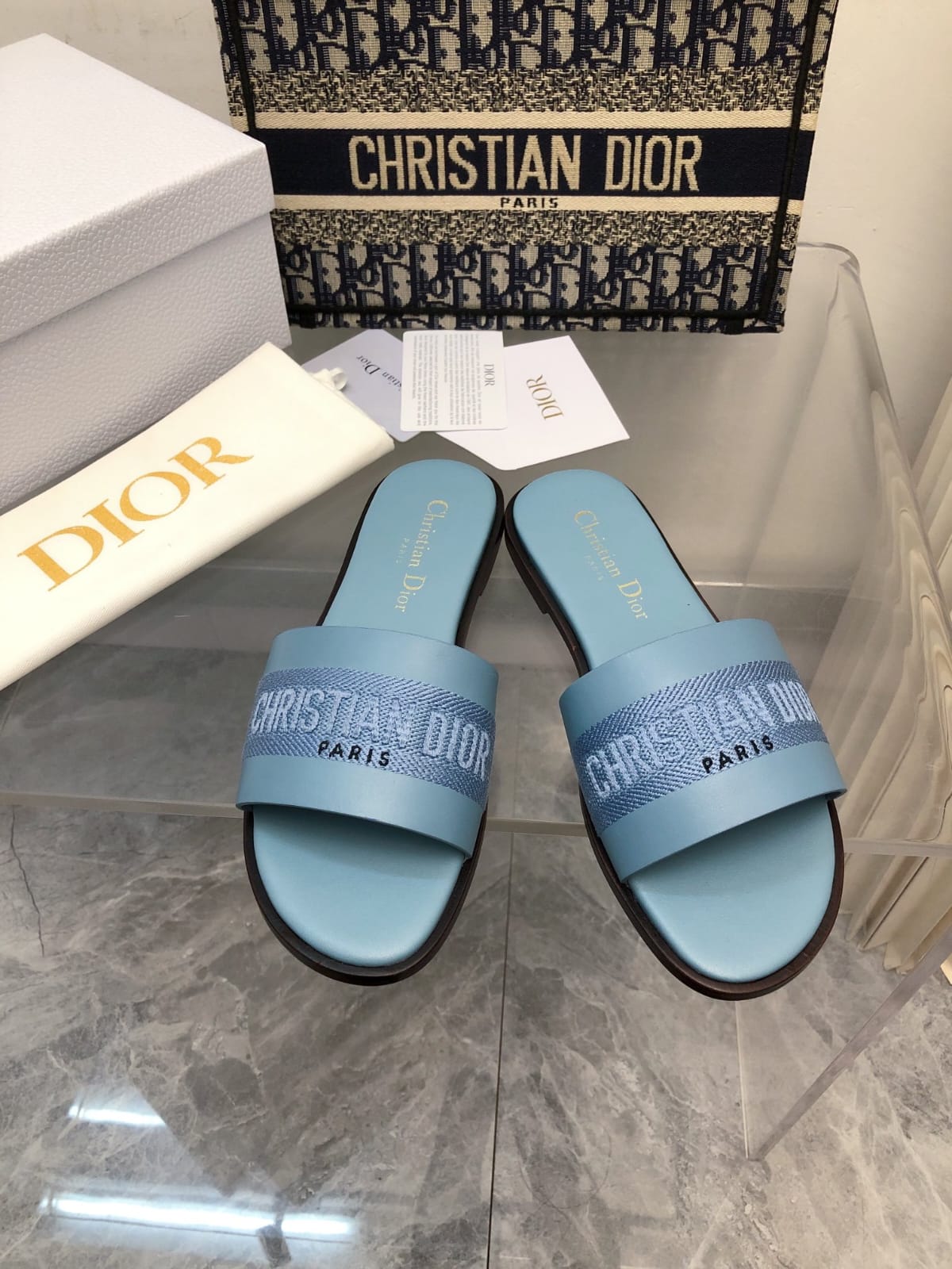 D*i*o*r 2024 Spring & Summer C*D Logo Embroidered Flat Slippers