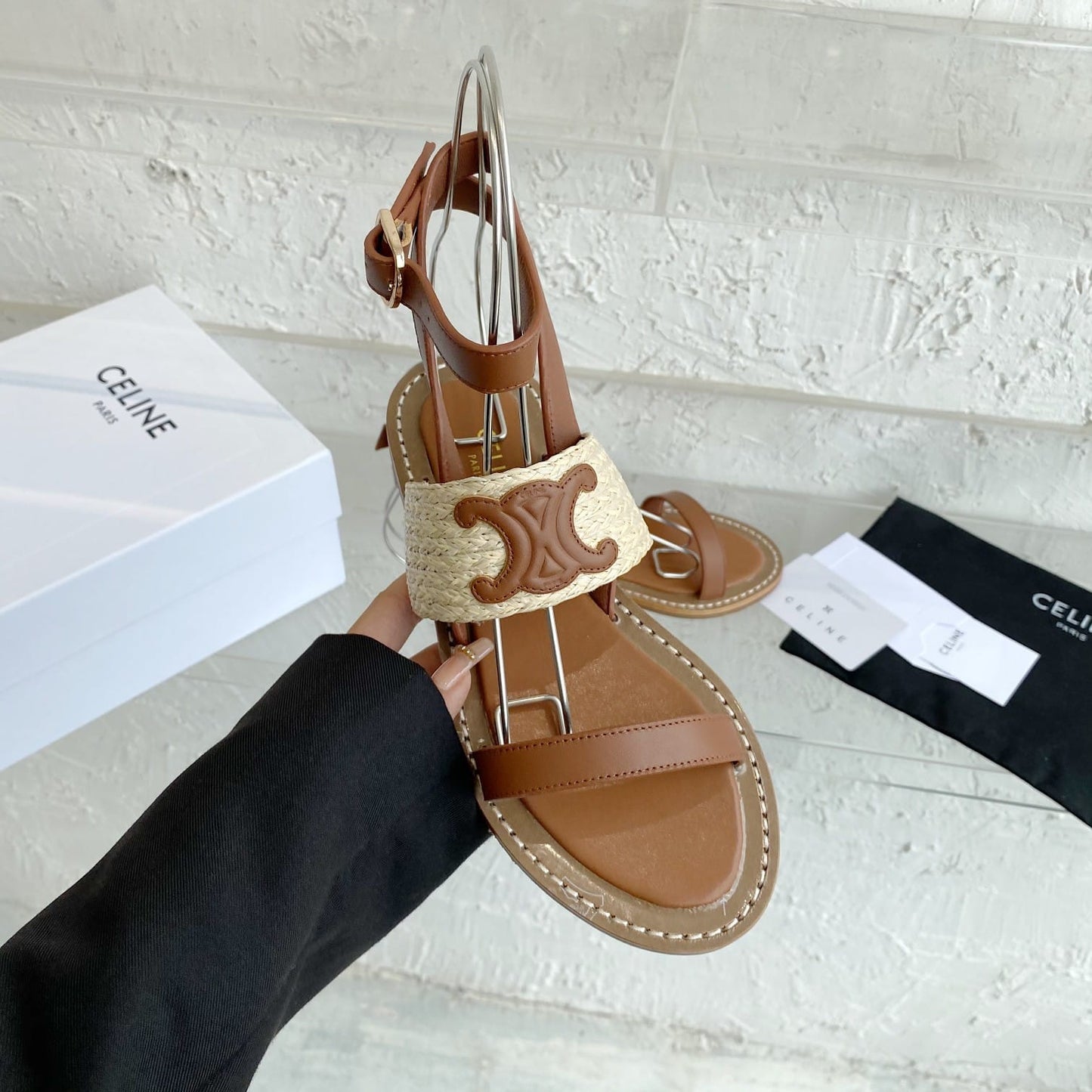 C*LI*N Arc de Triomphe British Style Sandals