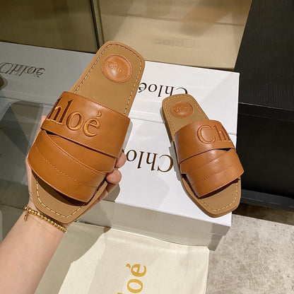 CH*L0E WOODY FLAT MULE SANDAL