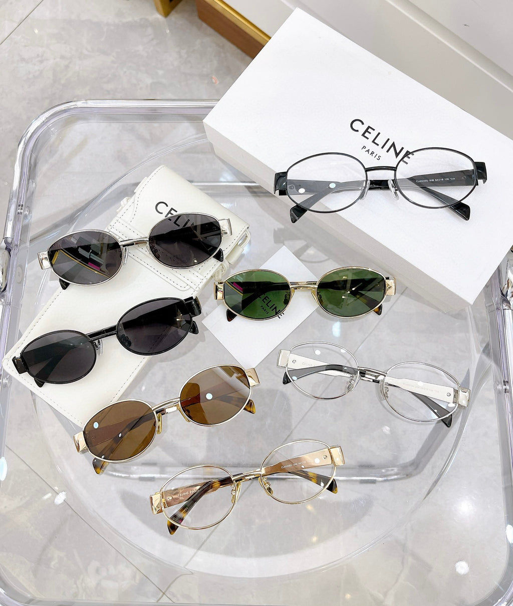 Stylish Sunglasses – Model CL40235U 🕶️