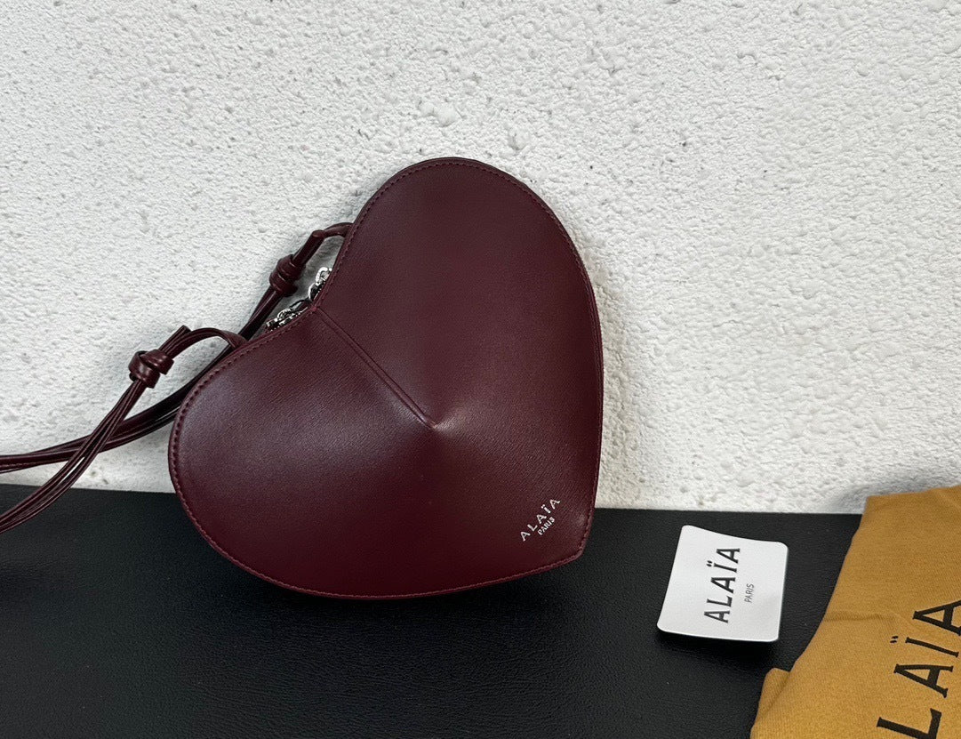 Heart-Shaped Crossbody Bag – Elegant &amp; Practical Statement Piece