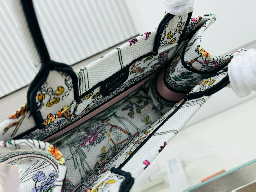 D Book Tote ( WHITE FLORAL)
