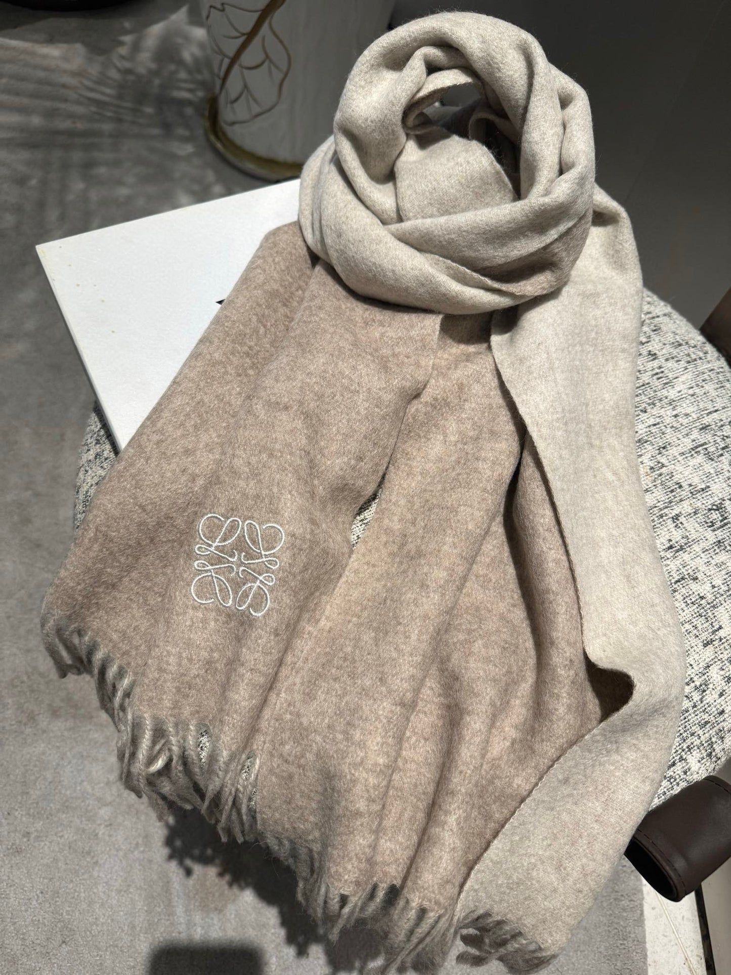 L*oe*w*e Double-Sided Cashmere Shawl