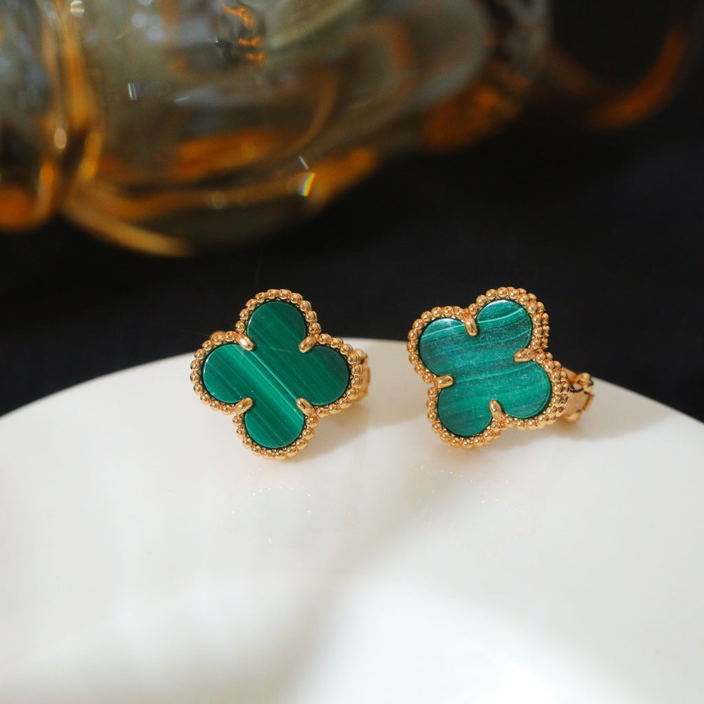 Clover Medium Stud Earrings