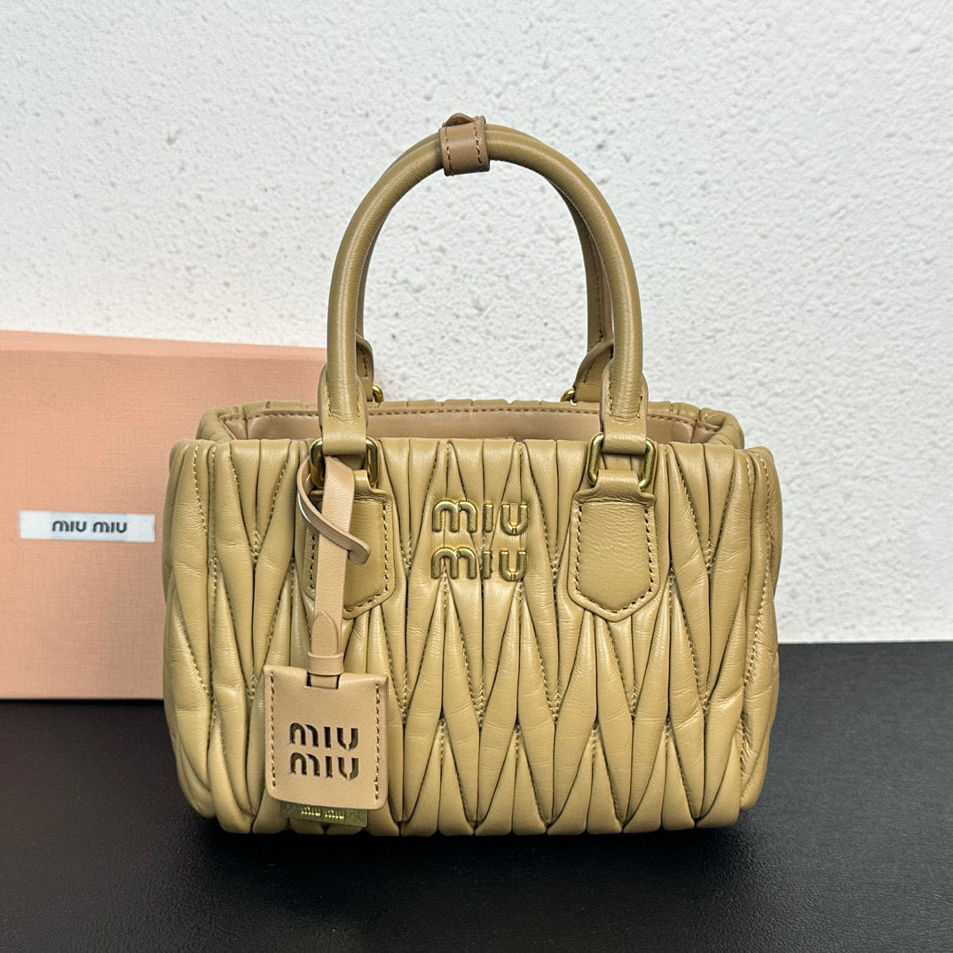 Mi*u*M*iu : Arcadie matelassé nappa leather bag