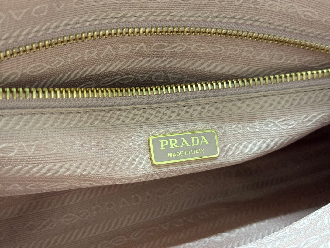 Soft Lux Vintage-Inspired Handbag [Premium Quality 🥇]