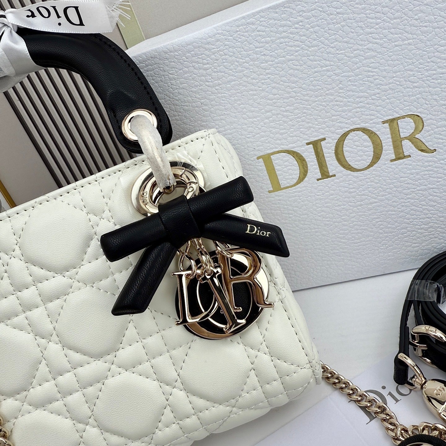 Classic Lady Bow Top-Handle Bag 26ss